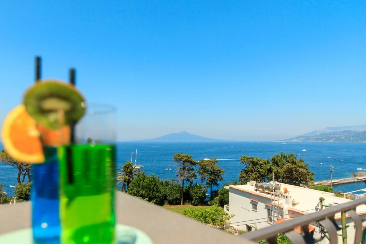Aquamarine Relaxing Capri Suites Екстериор снимка
